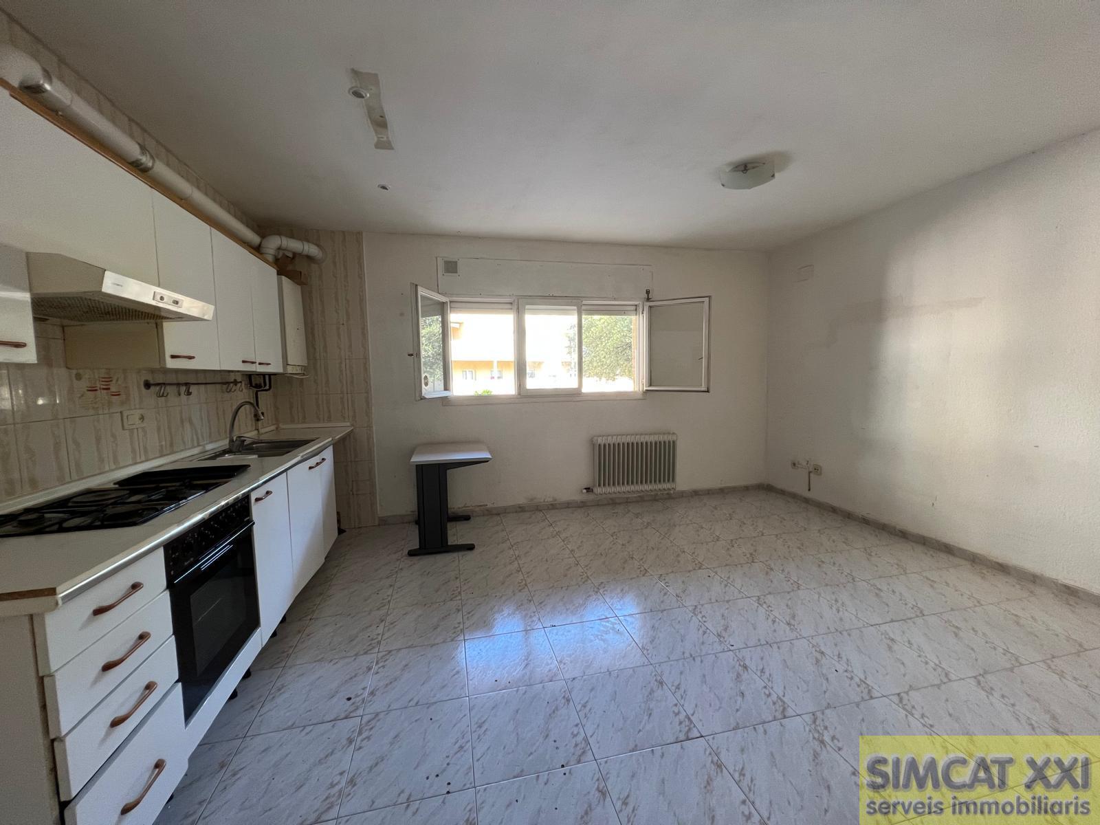 For sale of flat in Figueres