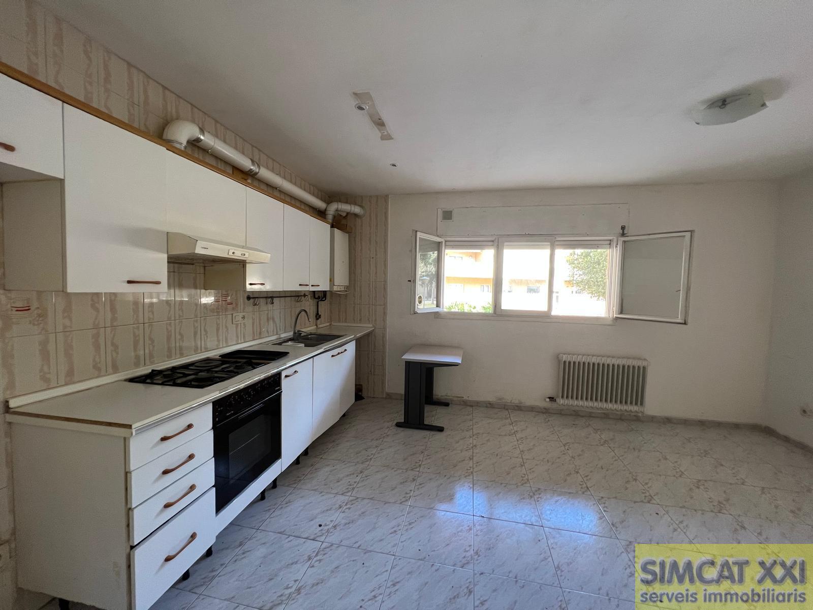 For sale of flat in Figueres