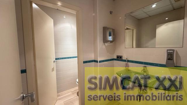 For sale of premises in Empuriabrava