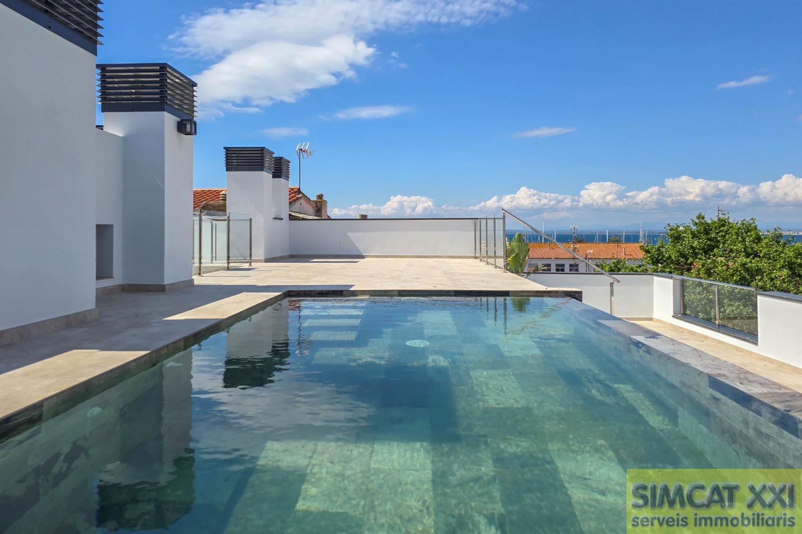 For sale of flat in Roses