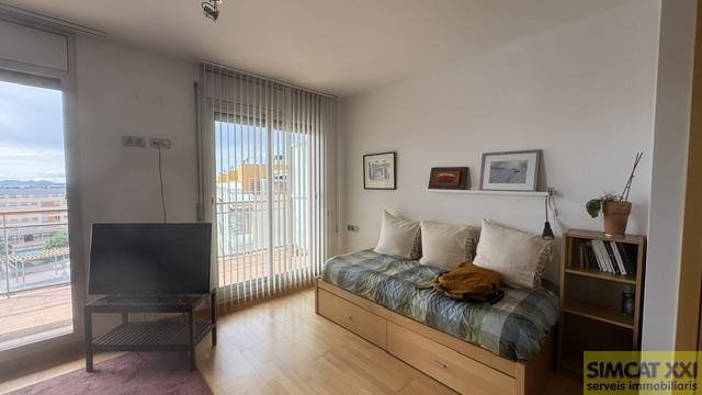 For sale of study in Figueres