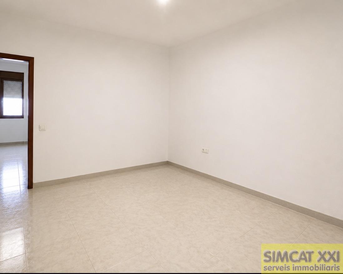 For sale of flat in Figueres