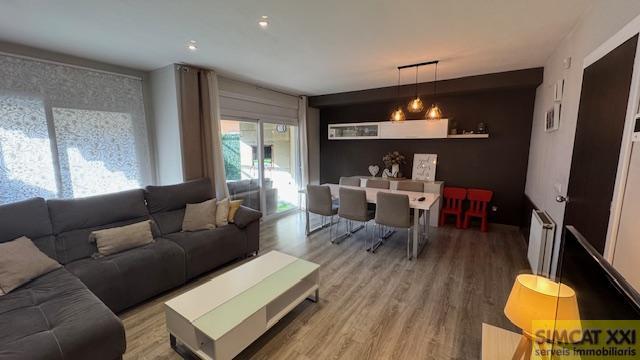 For sale of house in Palau-Saverdera