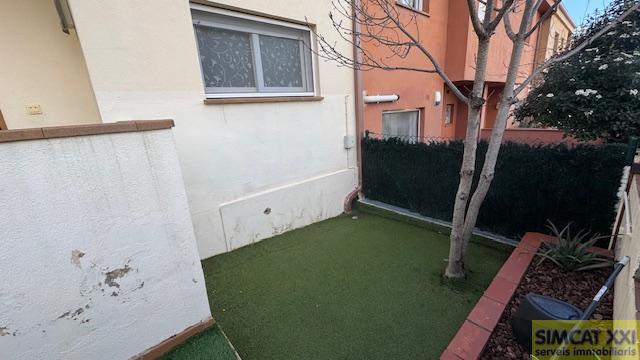 For sale of house in Palau-Saverdera
