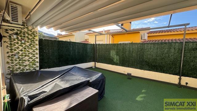 For sale of house in Palau-Saverdera