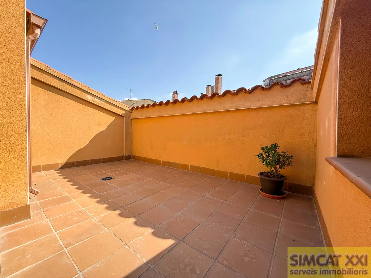 For sale of duplex in Figueres