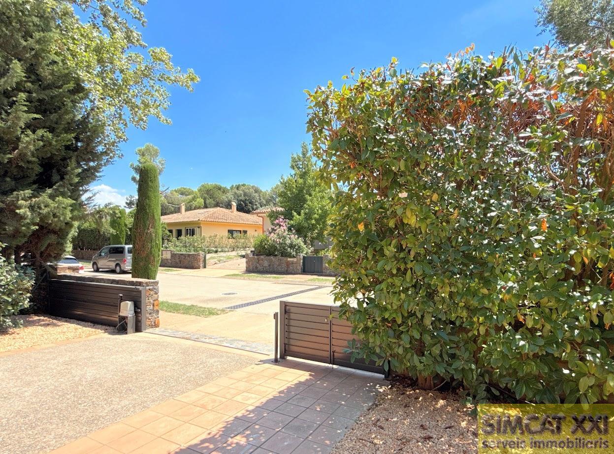 For sale of house in Navata