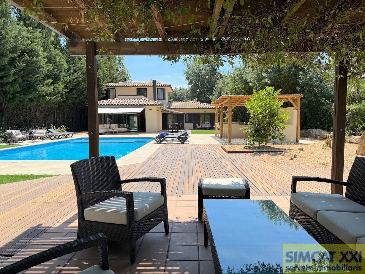 For sale of house in Navata