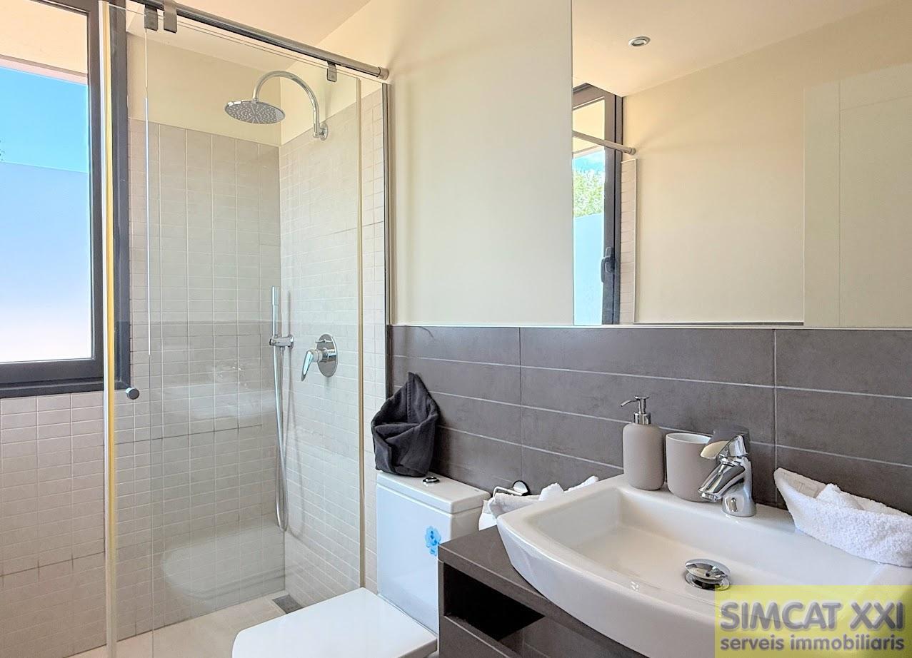 For sale of house in Navata