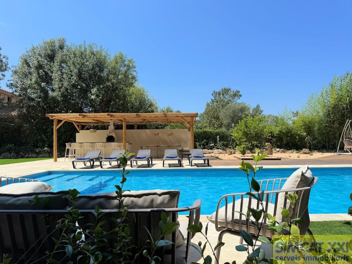 For sale of house in Navata