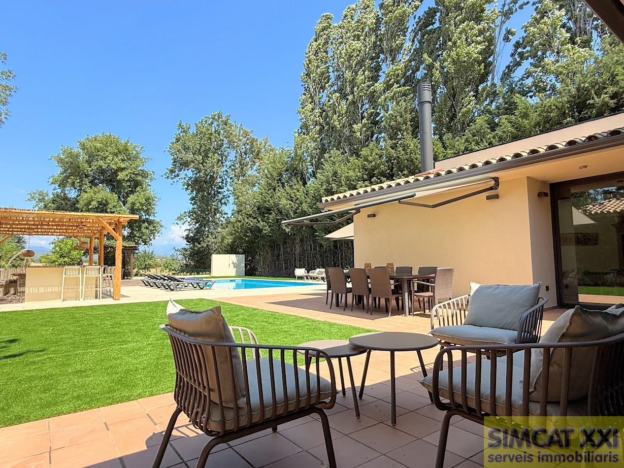 For sale of house in Navata