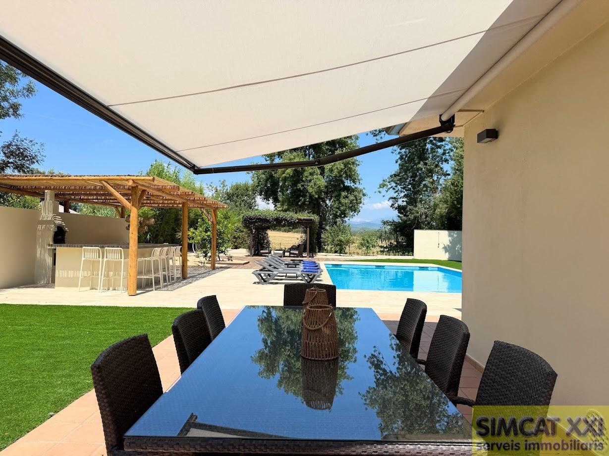 For sale of house in Navata