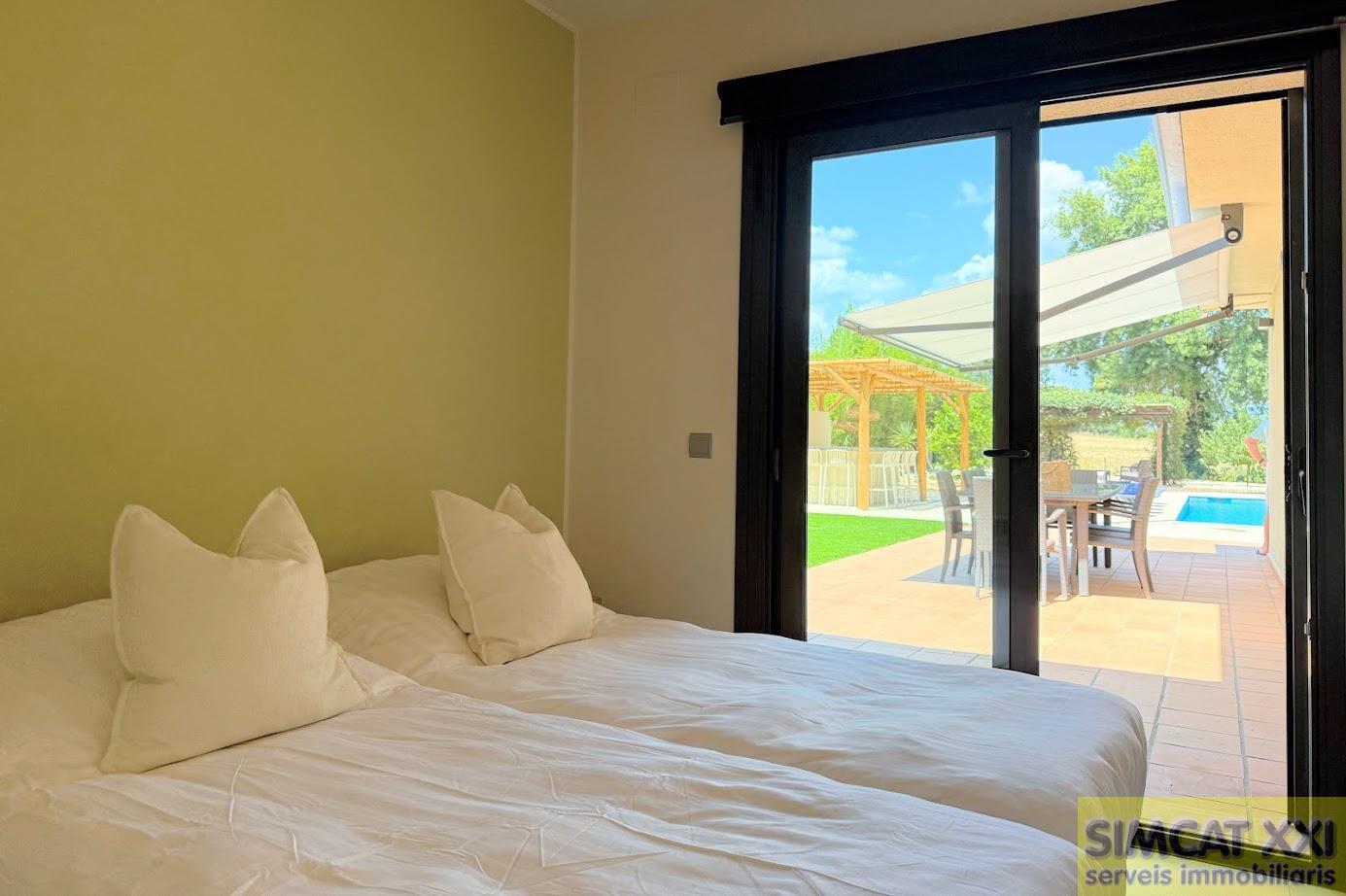 For sale of house in Navata