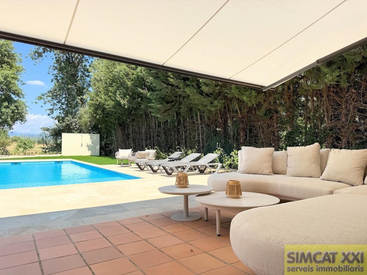 For sale of house in Navata