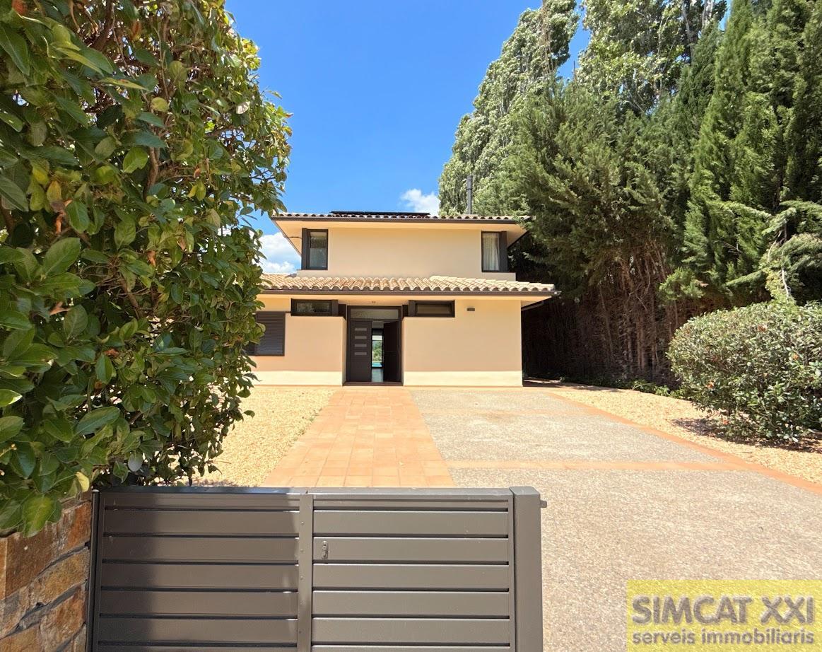 For sale of house in Navata