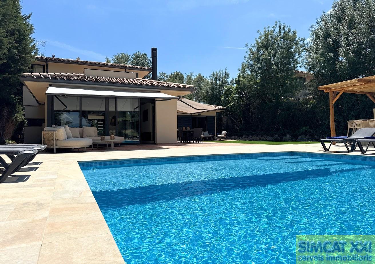 For sale of house in Navata