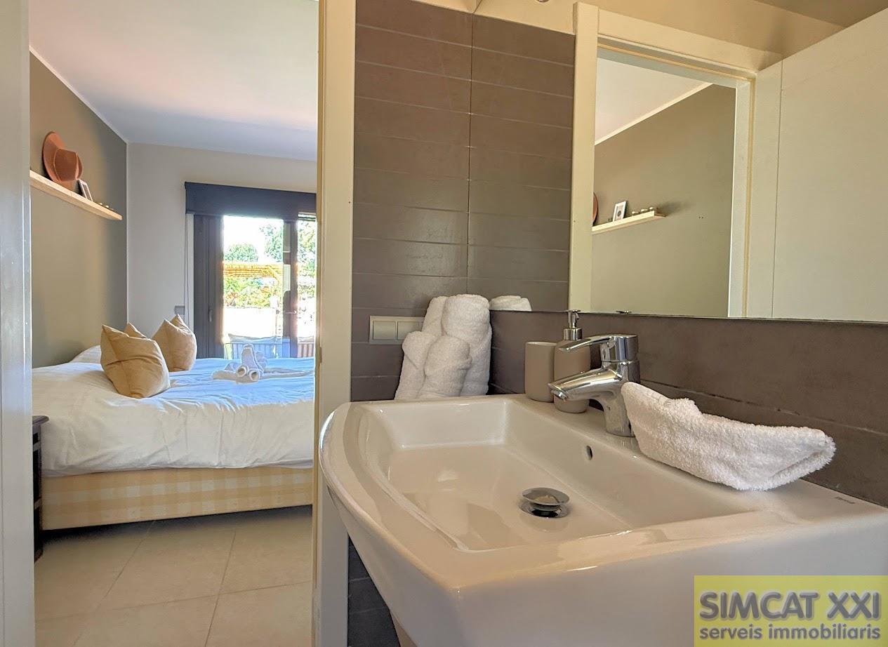 For sale of house in Navata