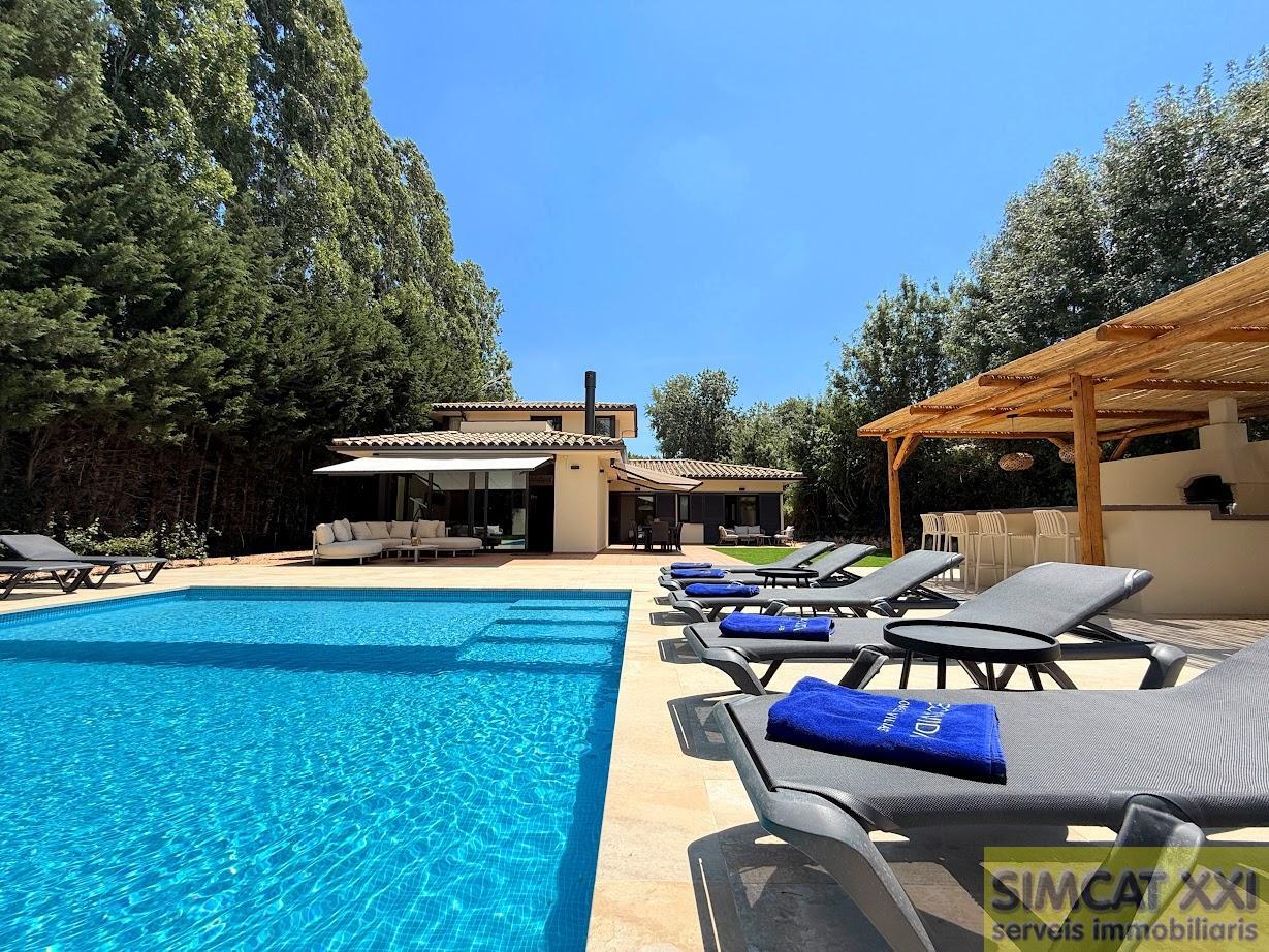 For sale of house in Navata