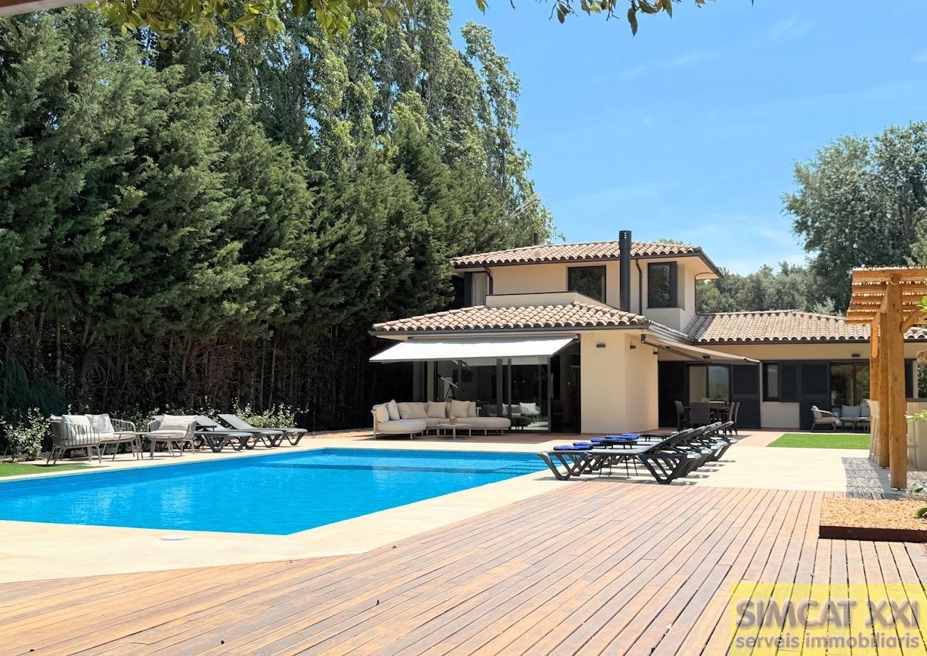 For sale of house in Navata