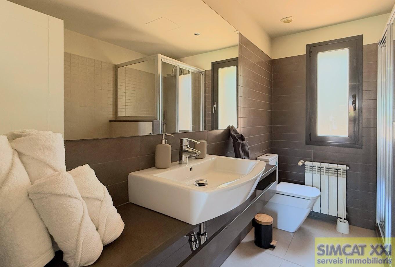 For sale of house in Navata