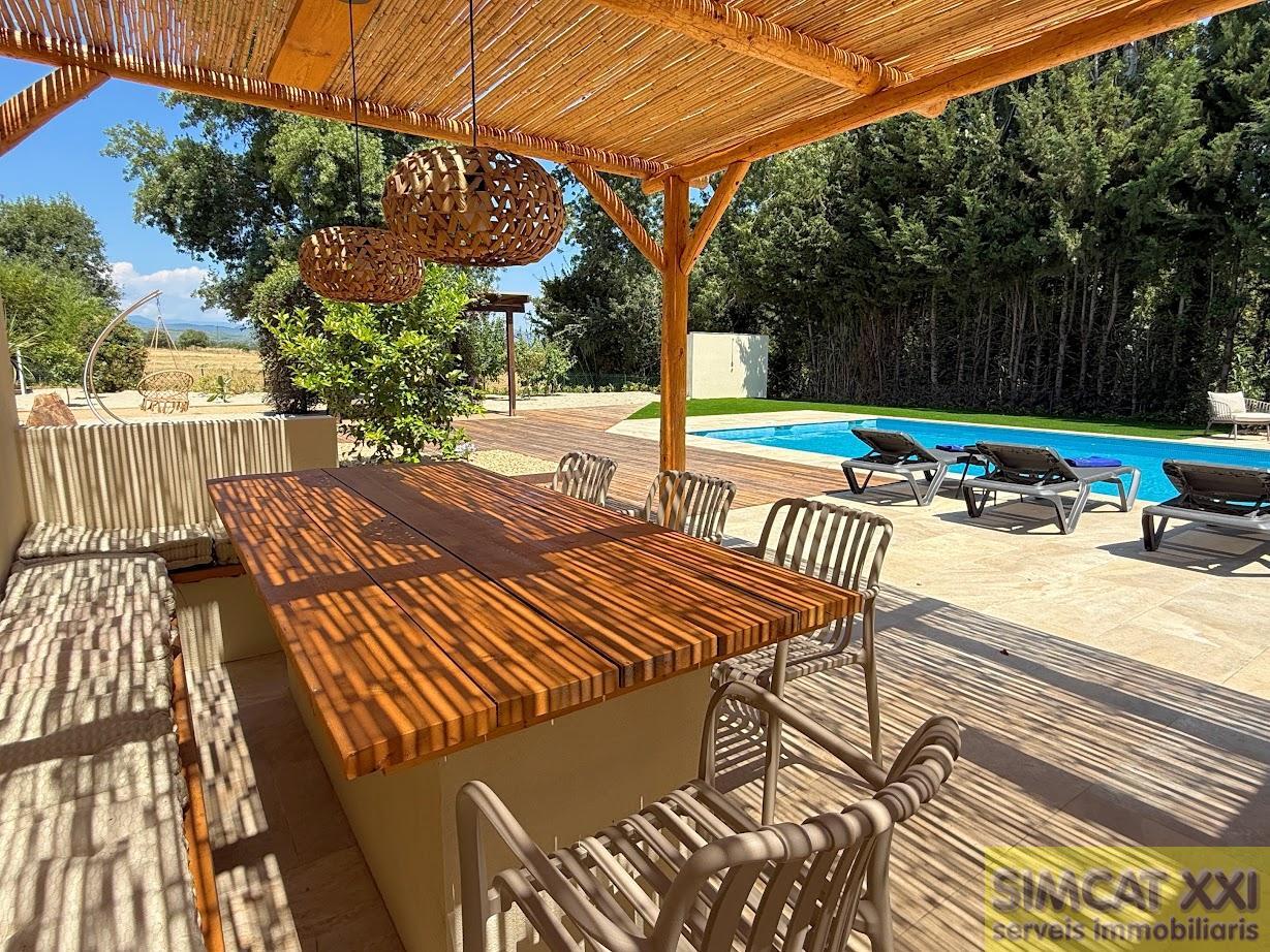 For sale of house in Navata