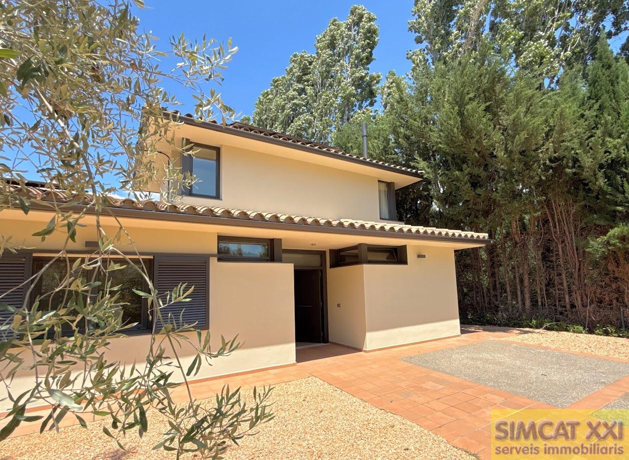 For sale of house in Navata