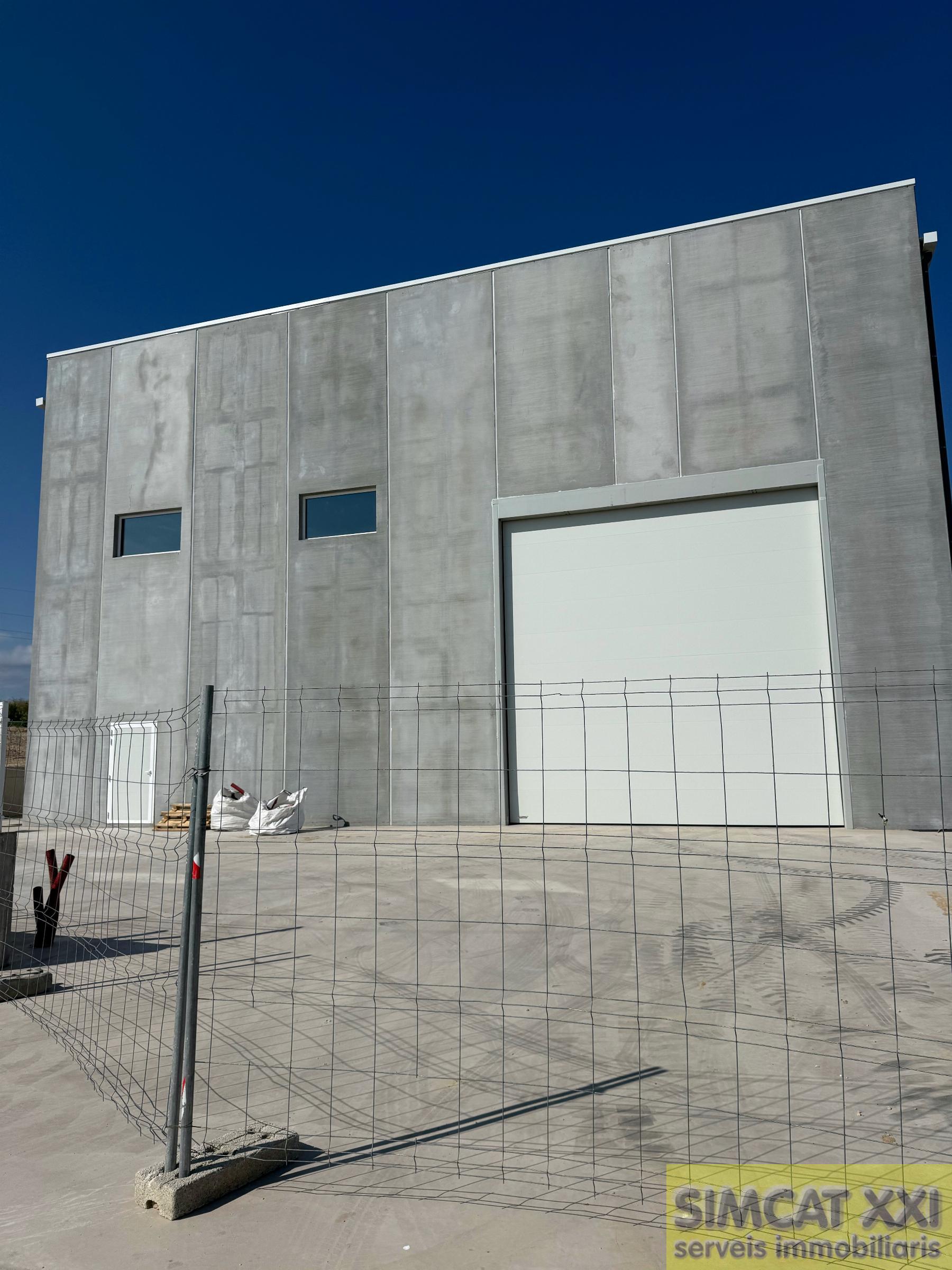 For sale of warehouse in Vilamalla