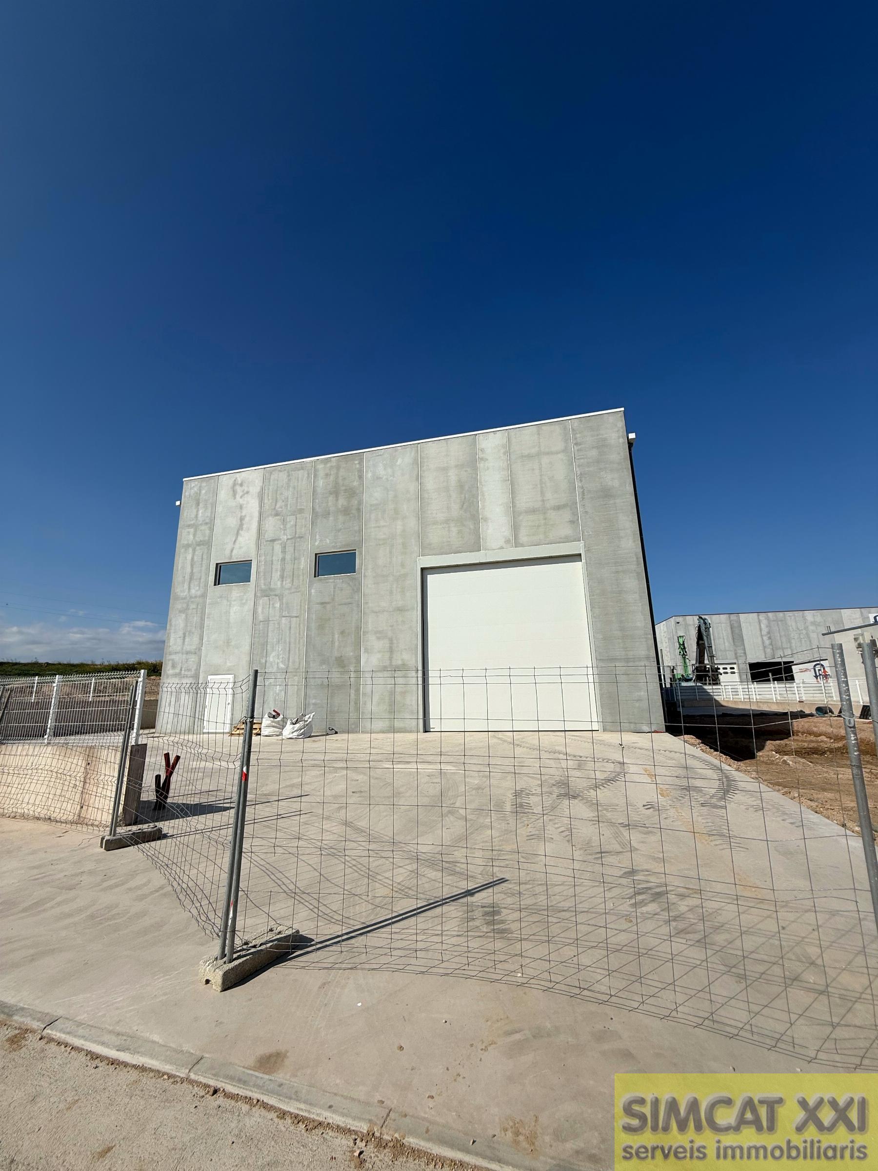 For sale of warehouse in Vilamalla