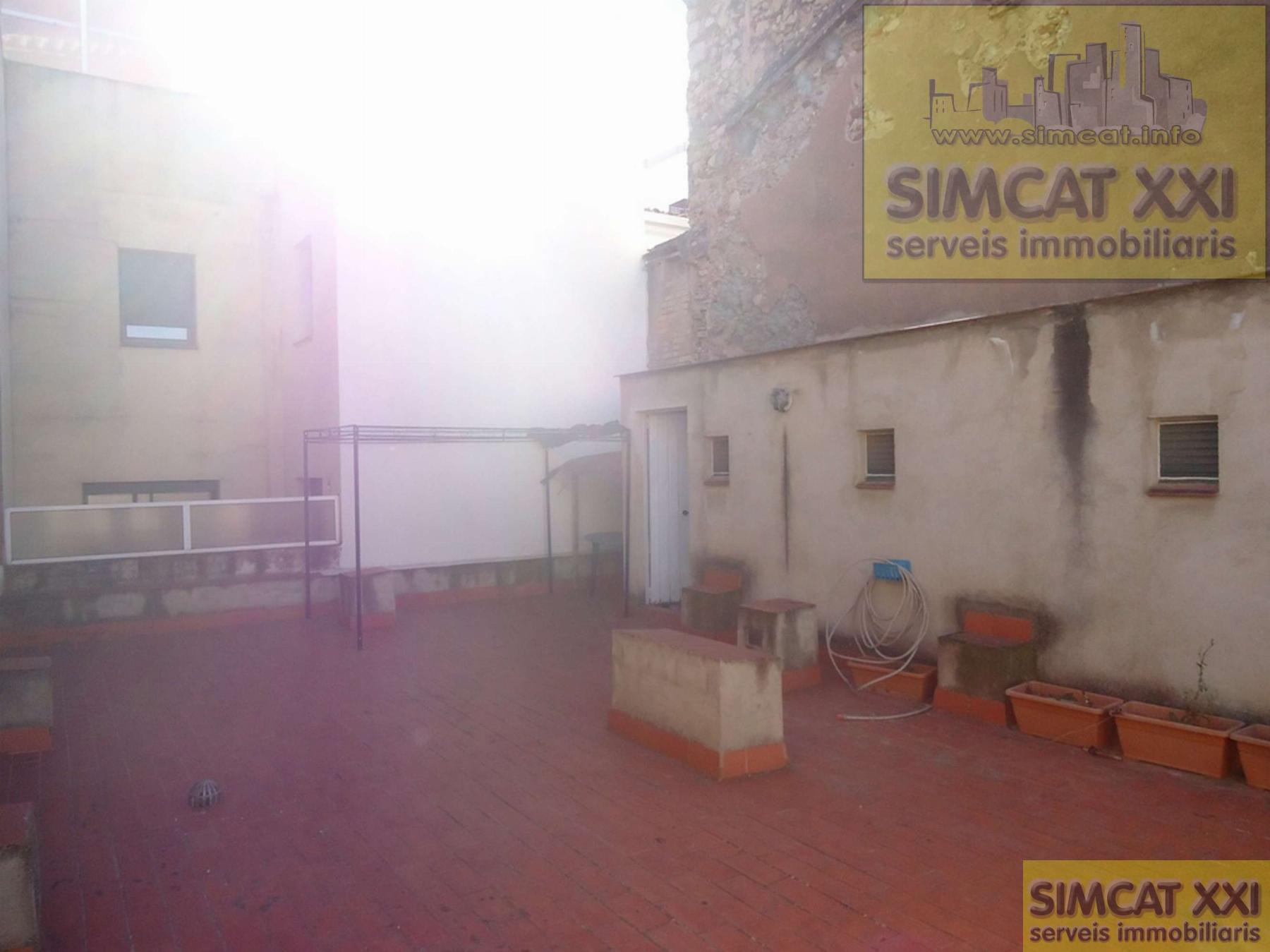 For sale of commercial in Figueres