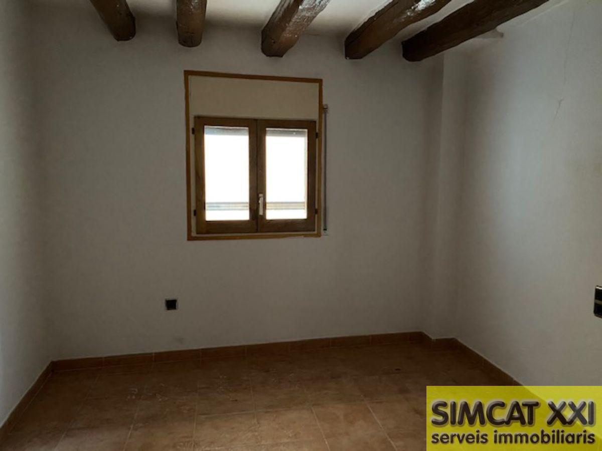For sale of flat in Lladó