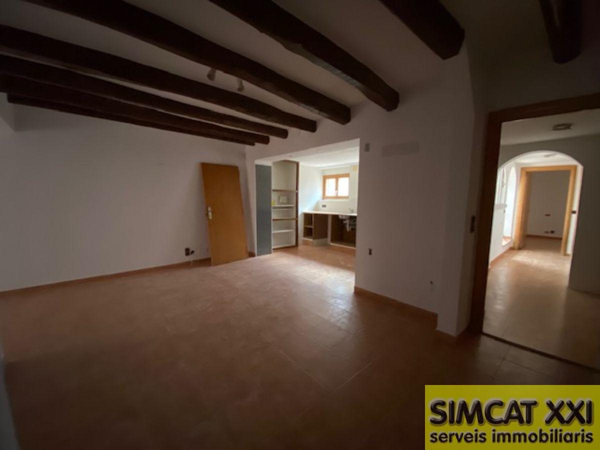 For sale of flat in Lladó