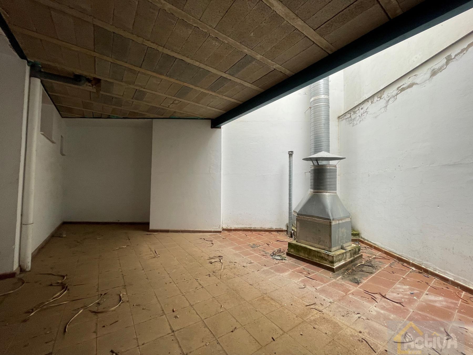 For sale of commercial in Almendralejo