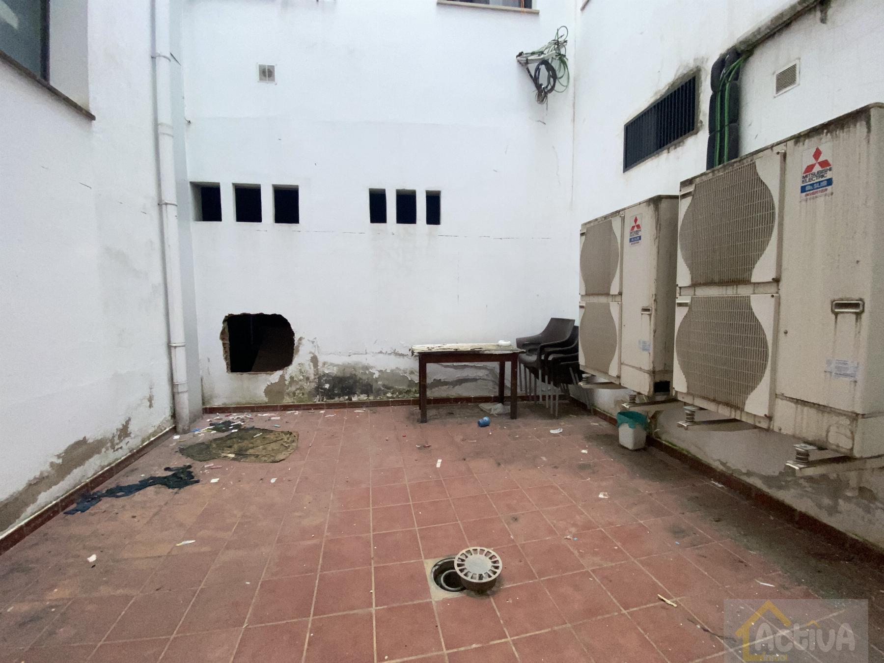 For sale of commercial in Badajoz