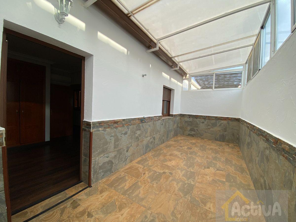 For sale of flat in Valdelacalzada
