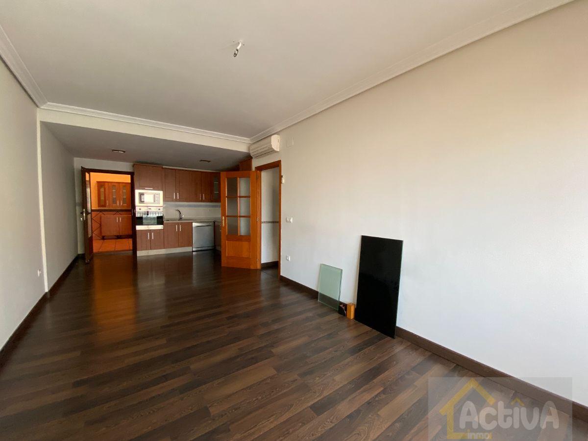 For sale of flat in Valdelacalzada