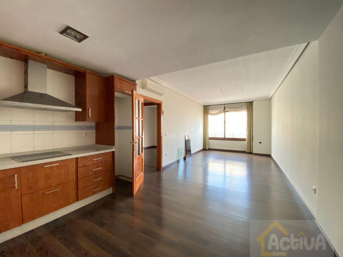 For sale of flat in Valdelacalzada