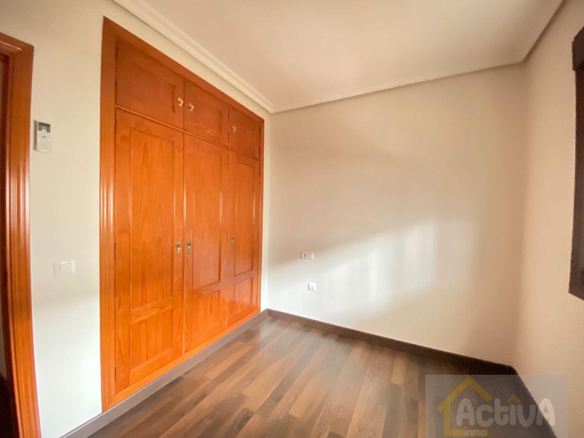 For sale of flat in Valdelacalzada