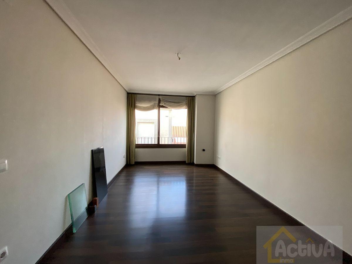 For sale of flat in Valdelacalzada