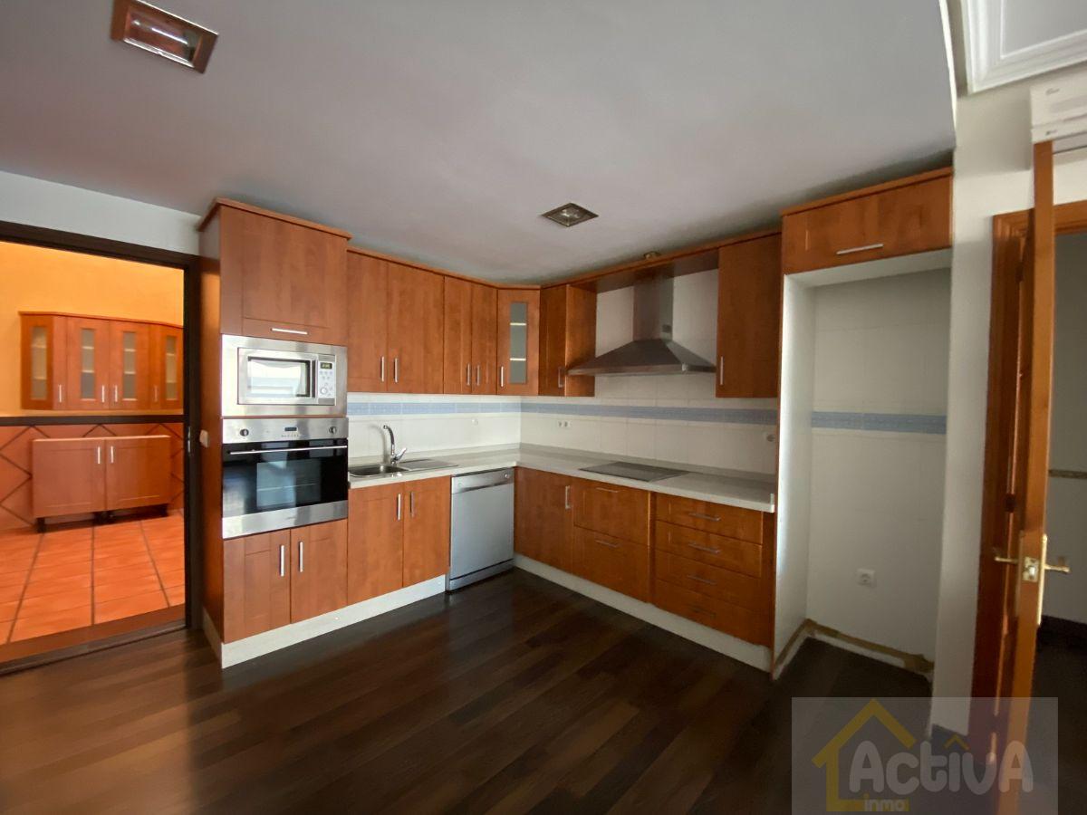 For sale of flat in Valdelacalzada
