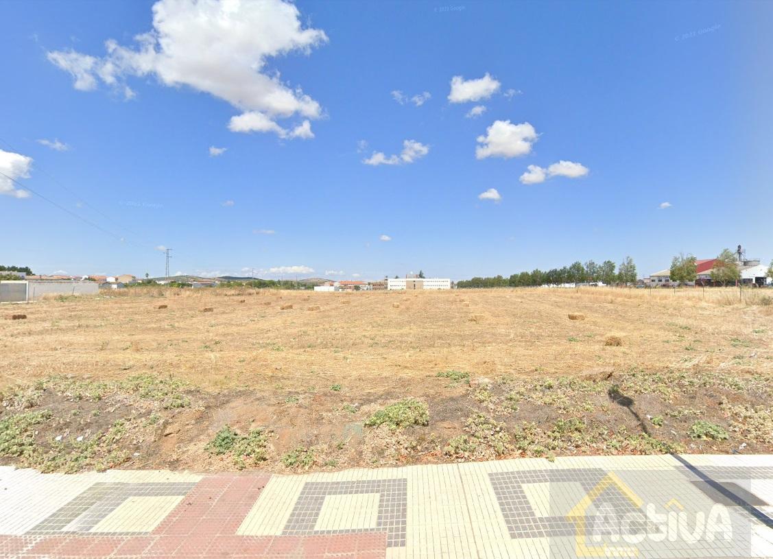 Venta de terreno en Llerena