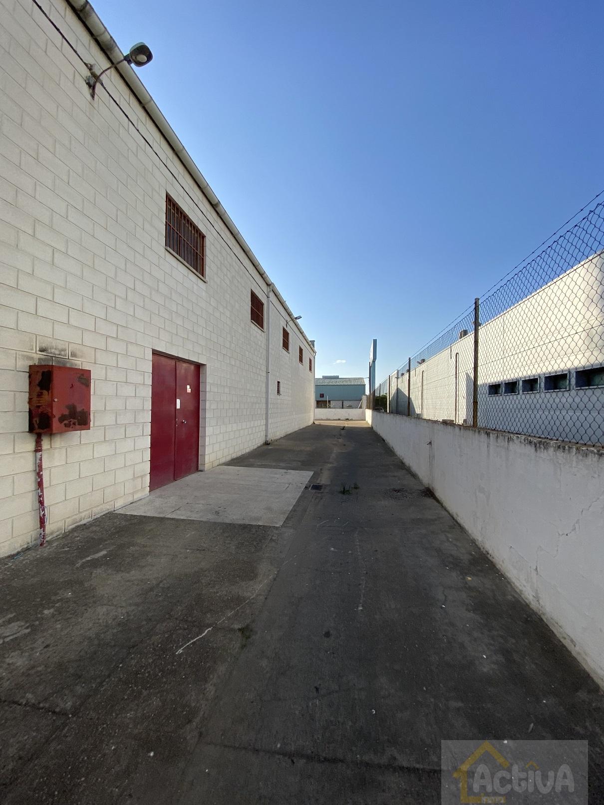 For sale of industrial plant/warehouse in Badajoz