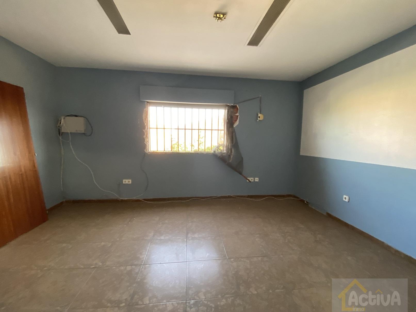 For sale of industrial plant/warehouse in Badajoz