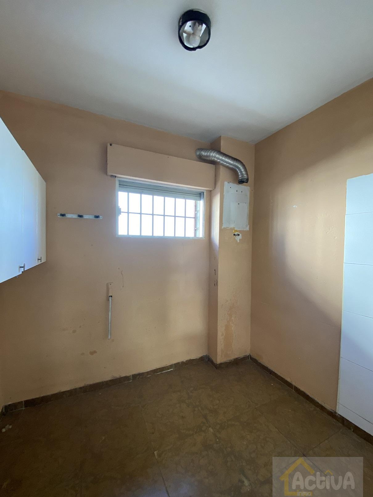 For sale of industrial plant/warehouse in Badajoz