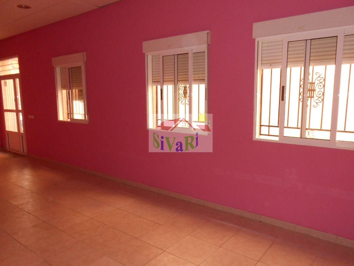 For rent of commercial in Abarán