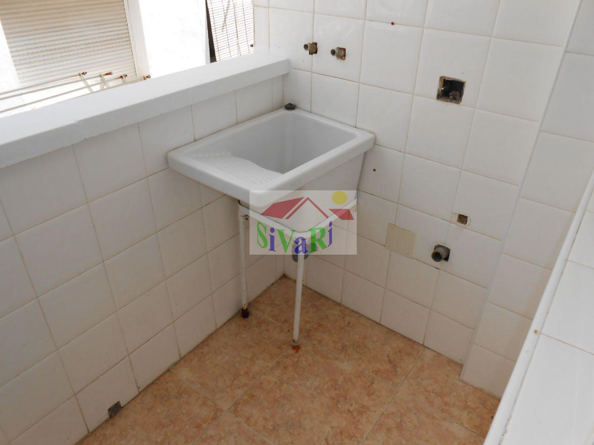 For sale of flat in Abarán