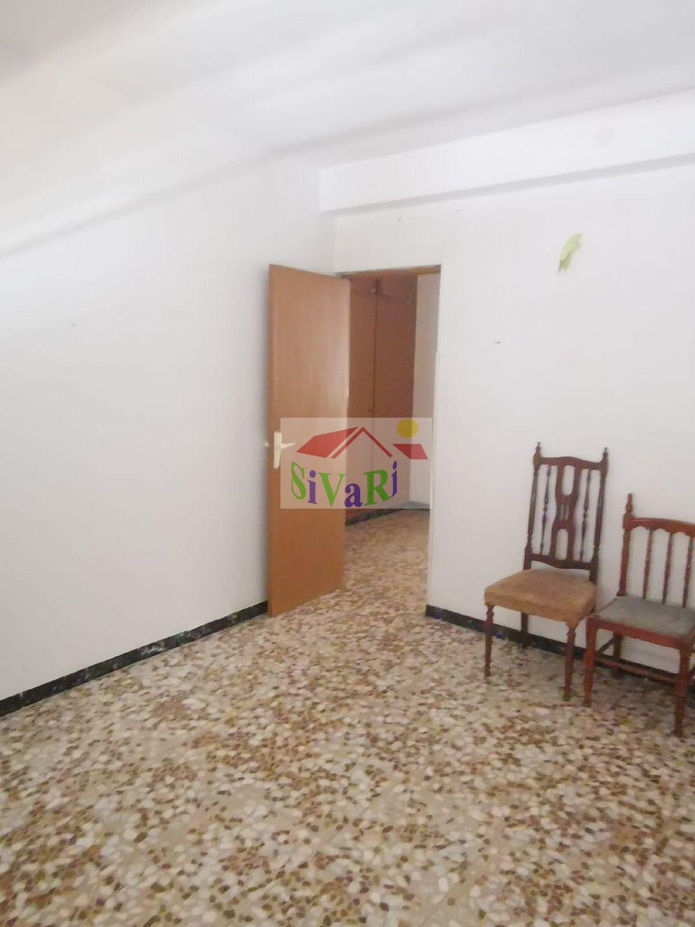 For sale of flat in Abarán