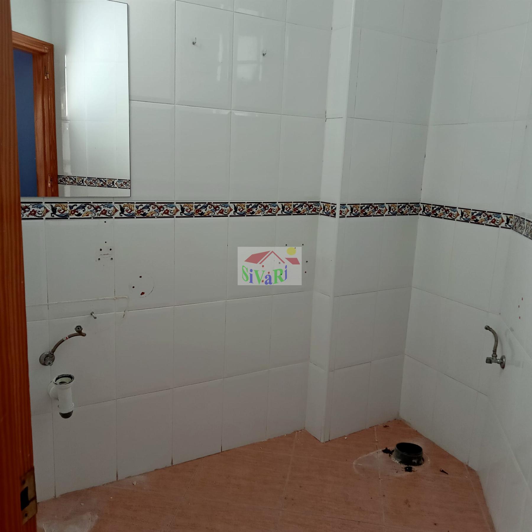 For sale of commercial in Abarán