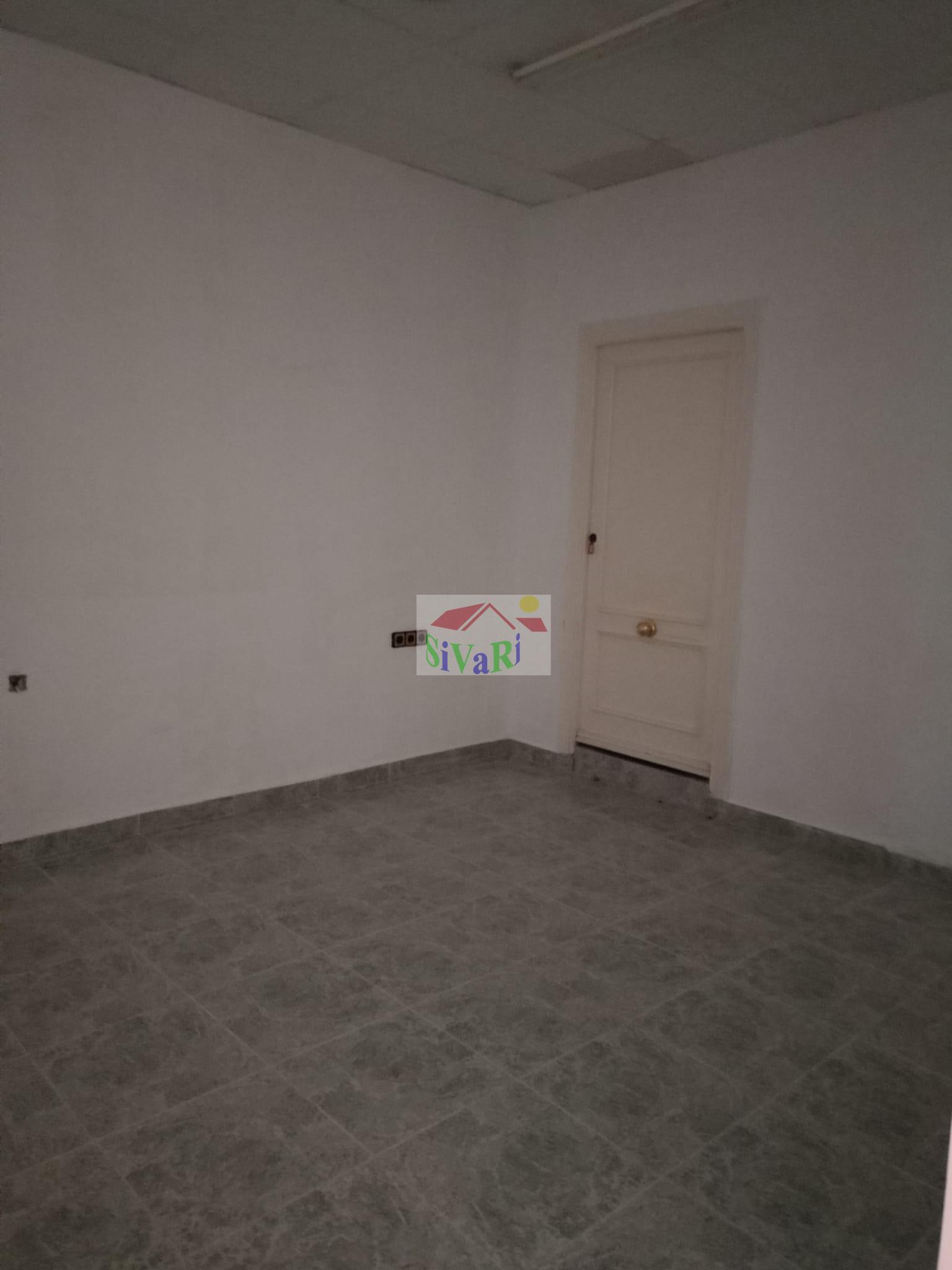 For rent of commercial in Abarán