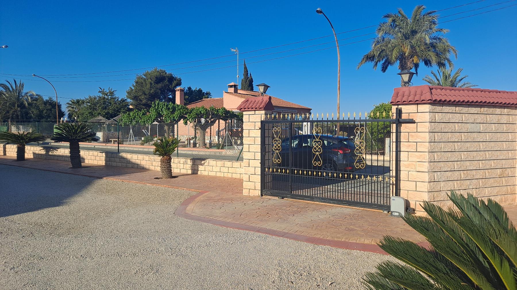 For sale of house in Elche-Elx