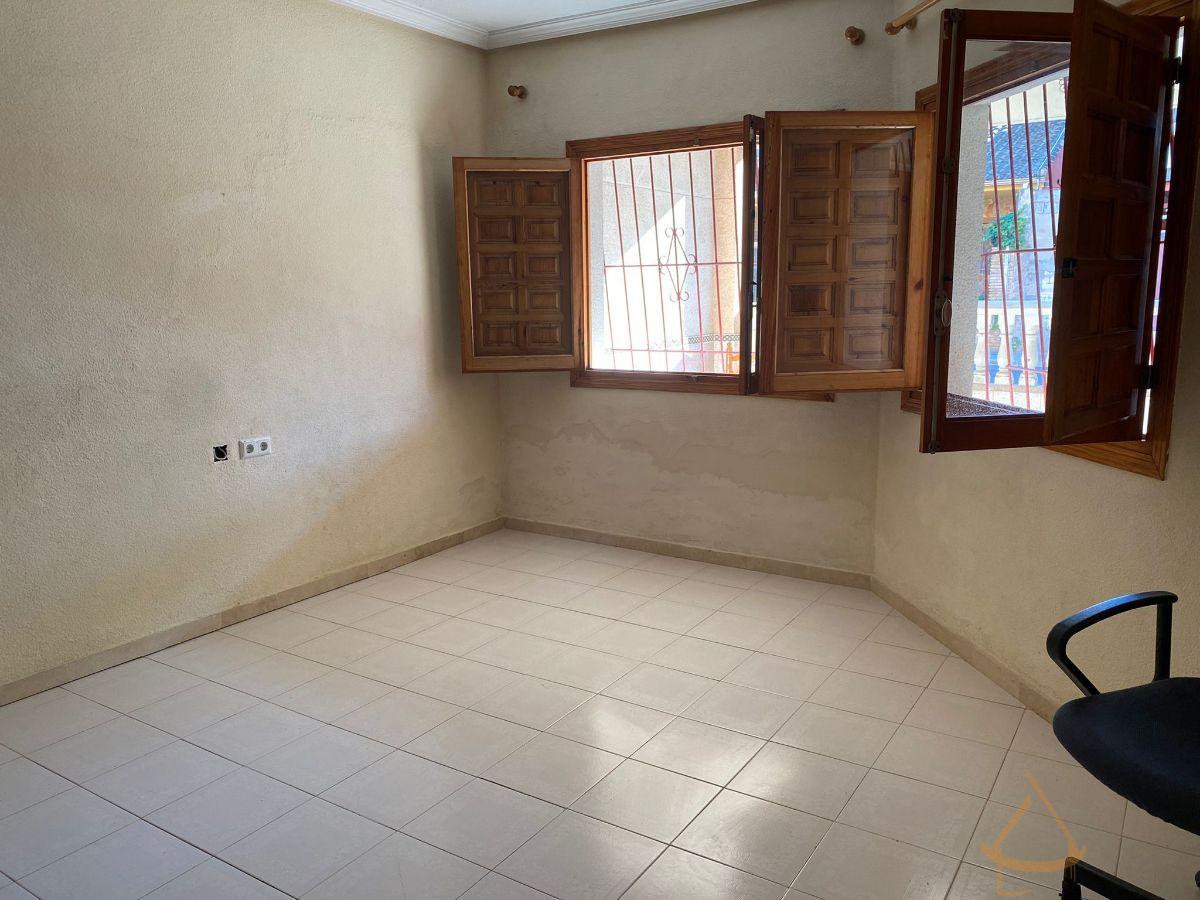 For sale of house in Algorfa